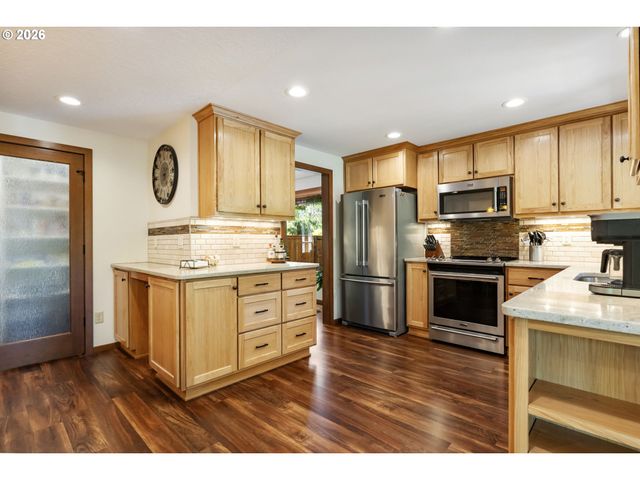 937 WILLAMINA Ave, Forest Grove, OR 97116