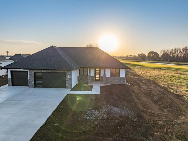 713 ROYAL ST PATS DRIVE, Wrightstown, WI 54180