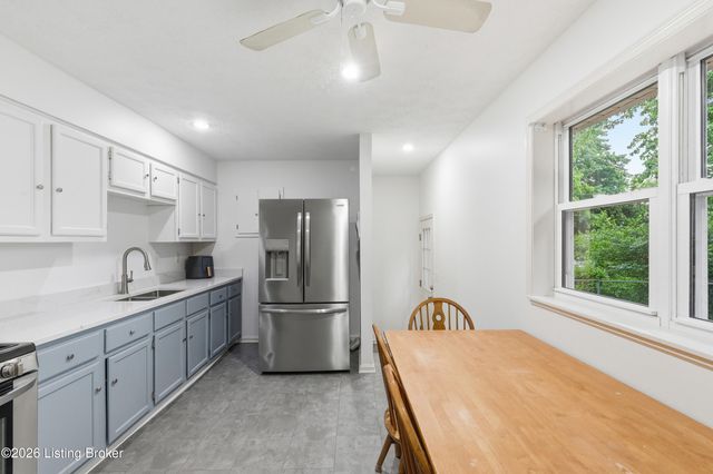 10203 Waycross Ave, Louisville, KY 40229