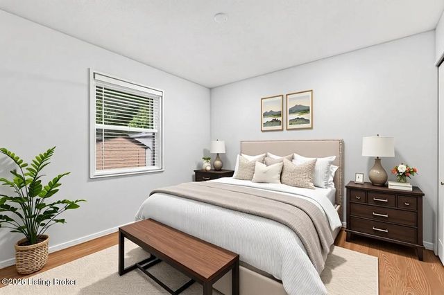 10203 Waycross Ave, Louisville, KY 40229