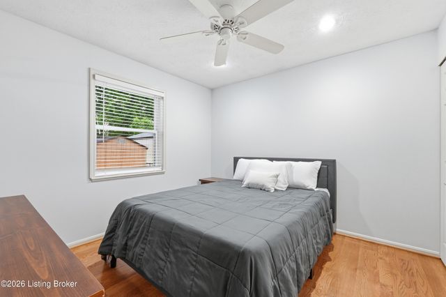 10203 Waycross Ave, Louisville, KY 40229