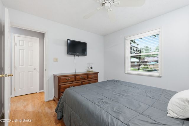 10203 Waycross Ave, Louisville, KY 40229