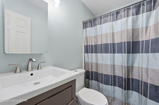 10203 Waycross Ave, Louisville, KY 40229