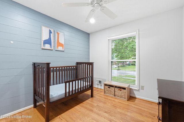 10203 Waycross Ave, Louisville, KY 40229