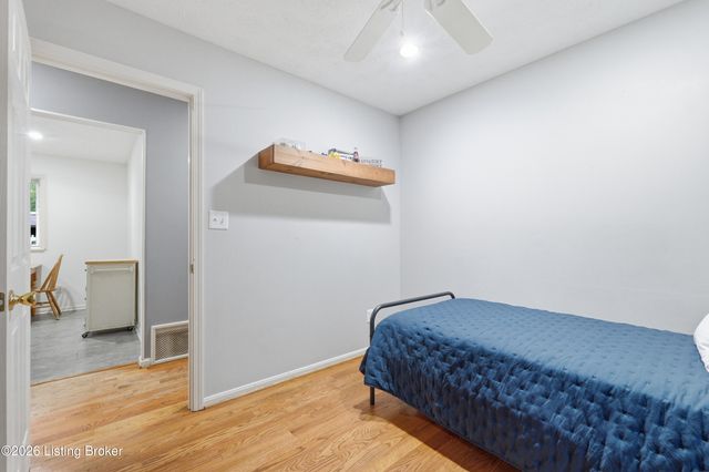 10203 Waycross Ave, Louisville, KY 40229