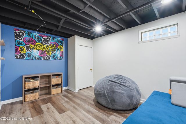 10203 Waycross Ave, Louisville, KY 40229