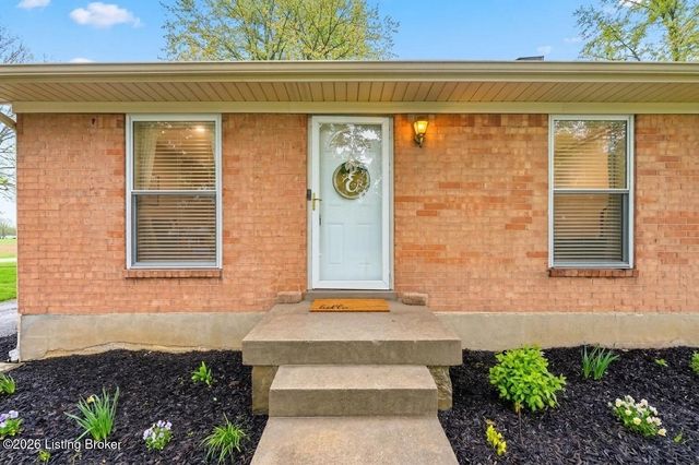 10203 Waycross Ave, Louisville, KY 40229