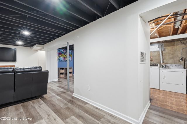 10203 Waycross Ave, Louisville, KY 40229