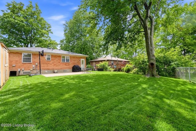 10203 Waycross Ave, Louisville, KY 40229