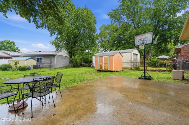 10203 Waycross Ave, Louisville, KY 40229