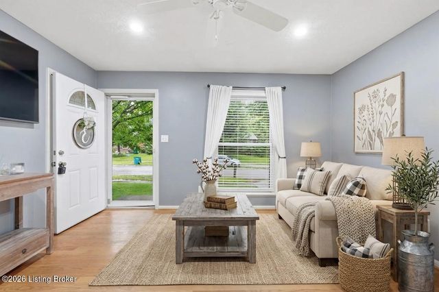 10203 Waycross Ave, Louisville, KY 40229