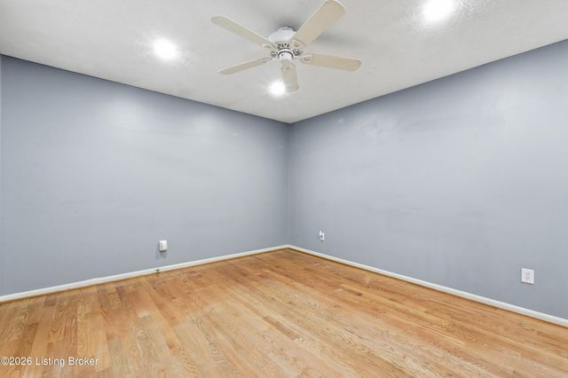 10203 Waycross Ave, Louisville, KY 40229