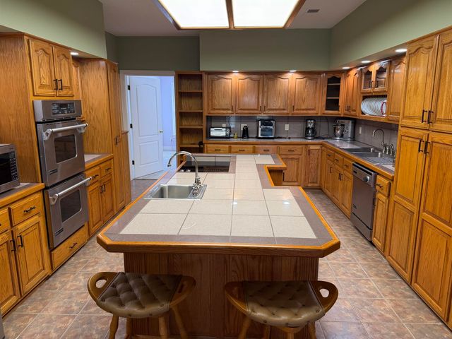 695 MIDDLEBURG RD, Hickory Valley, TN 38042