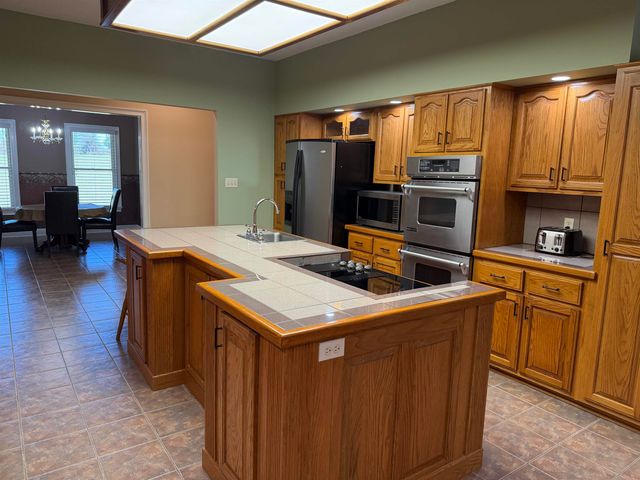 695 MIDDLEBURG RD, Hickory Valley, TN 38042