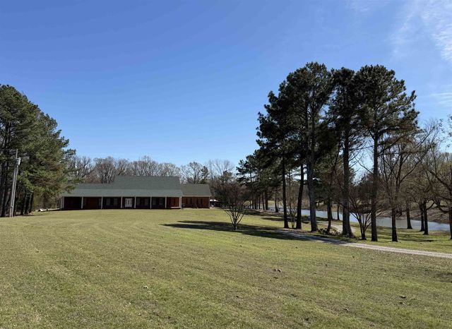 695 MIDDLEBURG RD, Hickory Valley, TN 38042