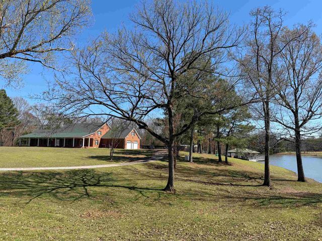 695 MIDDLEBURG RD, Hickory Valley, TN 38042