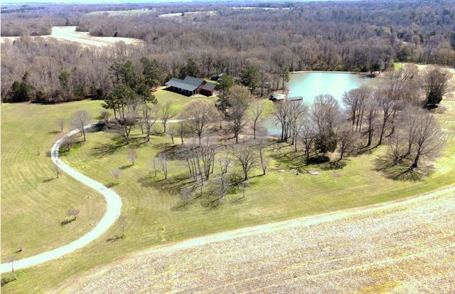 695 MIDDLEBURG RD, Hickory Valley, TN 38042