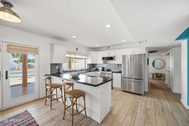 202 E SHARON Avenue, Phoenix, AZ 85022