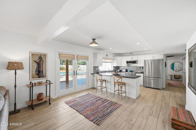 202 E SHARON Avenue, Phoenix, AZ 85022