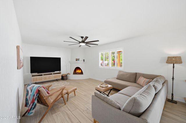 202 E SHARON Avenue, Phoenix, AZ 85022