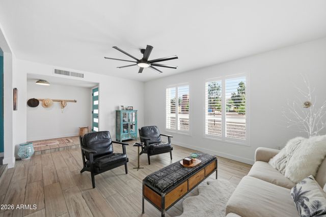 202 E SHARON Avenue, Phoenix, AZ 85022