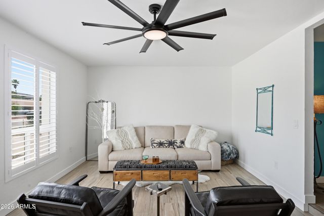202 E SHARON Avenue, Phoenix, AZ 85022