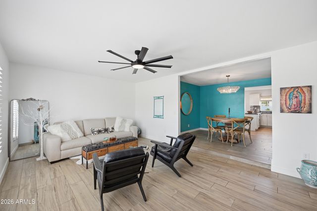 202 E SHARON Avenue, Phoenix, AZ 85022