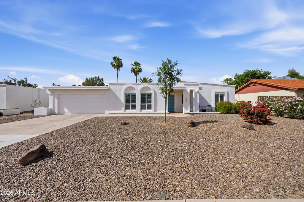 202 E SHARON Avenue, Phoenix, AZ 85022 — photo 2