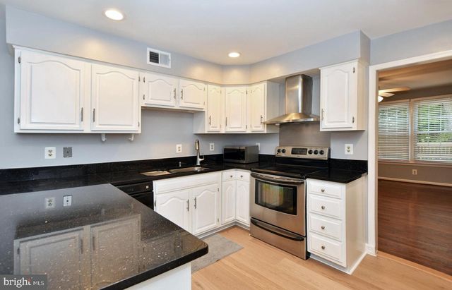 10121 CRESTBERRY PL, Bethesda, MD 20817