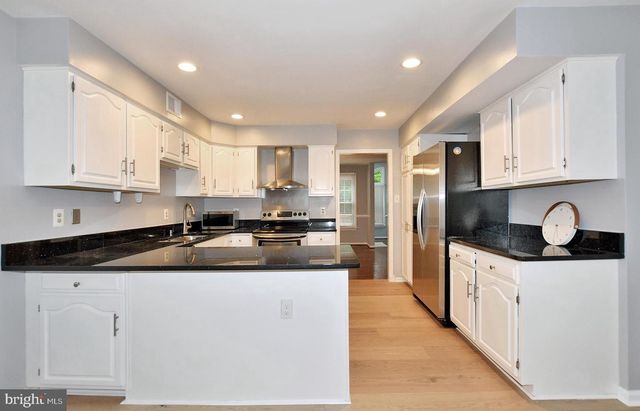 10121 CRESTBERRY PL, Bethesda, MD 20817