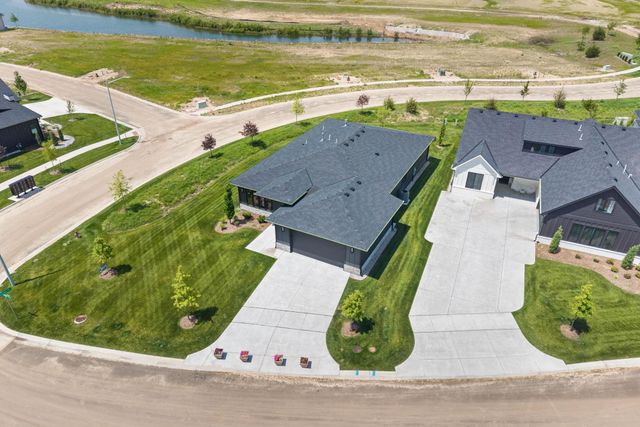 8374 W Waterway Ct, Maize, KS 67101