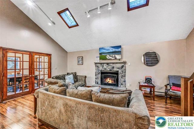 61 Chapman Circle, Penn Forest Twp, PA 18210
