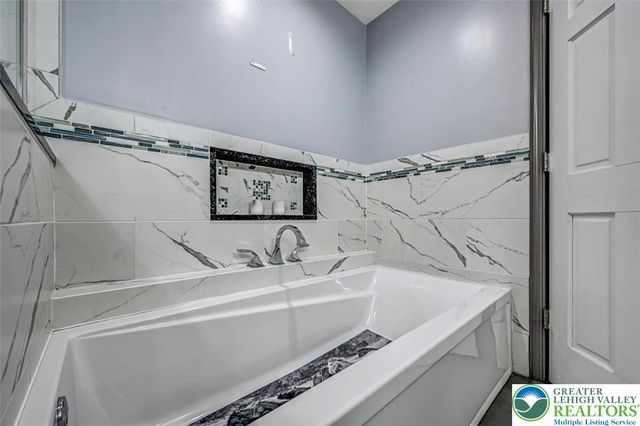 61 Chapman Circle, Penn Forest Twp, PA 18210