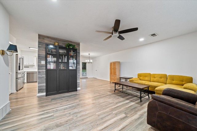 947 HUNTERS RETREAT DR, Collierville, TN 38017