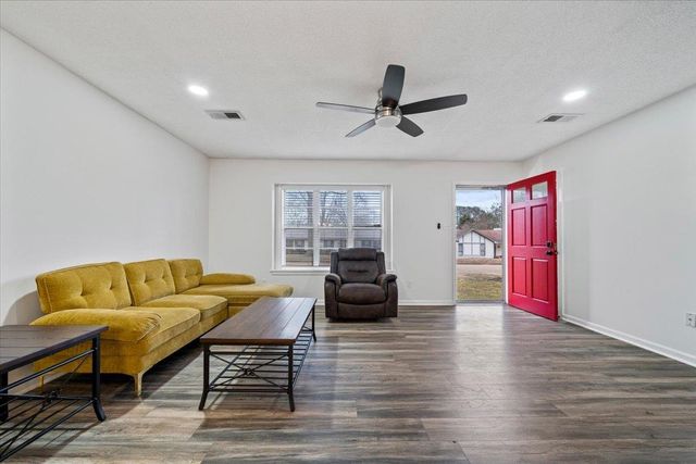 947 HUNTERS RETREAT DR, Collierville, TN 38017