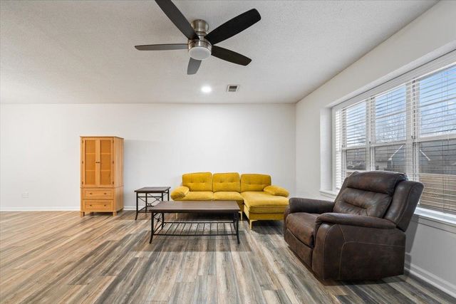 947 HUNTERS RETREAT DR, Collierville, TN 38017