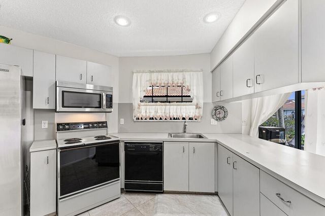 8638 Eagle Run Drive 15, Boca Raton, FL 33434