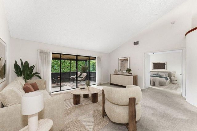 8638 Eagle Run Drive 15, Boca Raton, FL 33434