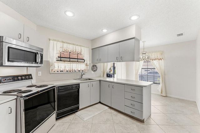 8638 Eagle Run Drive 15, Boca Raton, FL 33434