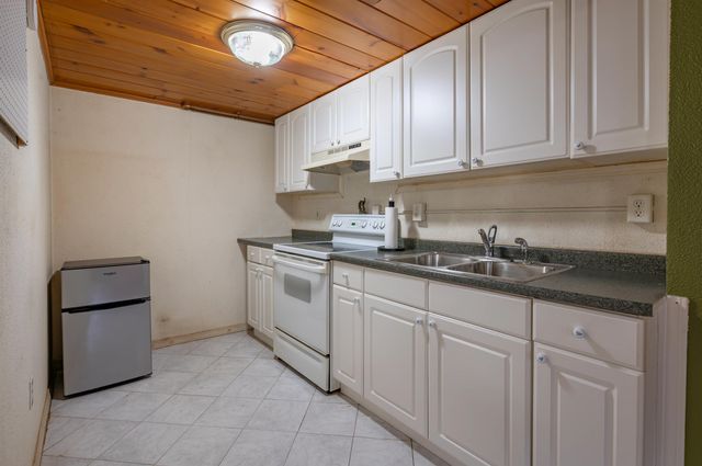 31 Rosemont Avenue, Manchester, NH 03103