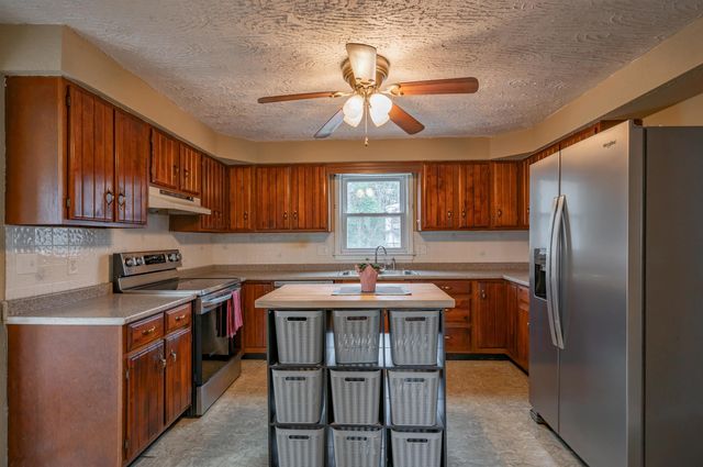 31 Rosemont Avenue, Manchester, NH 03103