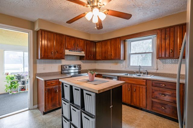 31 Rosemont Avenue, Manchester, NH 03103