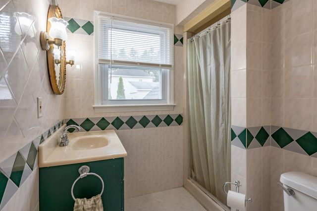 31 Rosemont Avenue, Manchester, NH 03103