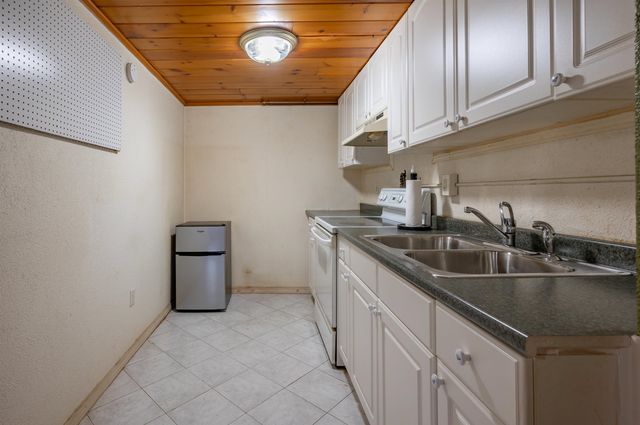 31 Rosemont Avenue, Manchester, NH 03103