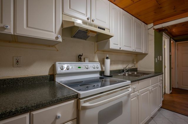 31 Rosemont Avenue, Manchester, NH 03103