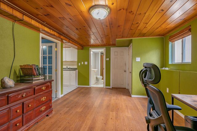 31 Rosemont Avenue, Manchester, NH 03103