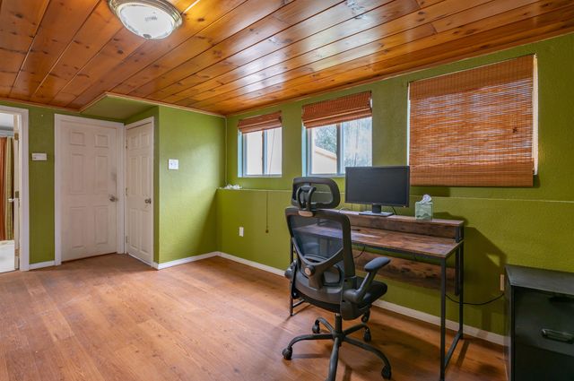 31 Rosemont Avenue, Manchester, NH 03103