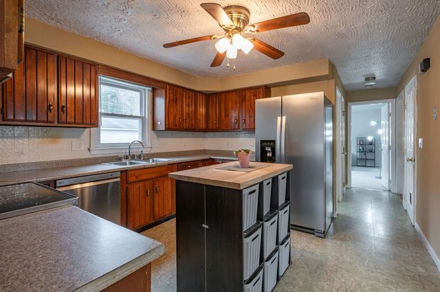 31 Rosemont Avenue, Manchester, NH 03103