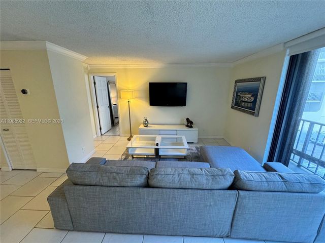 2625 Collins Ave 320, Miami Beach, FL 33140