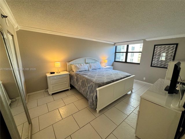 2625 Collins Ave 320, Miami Beach, FL 33140